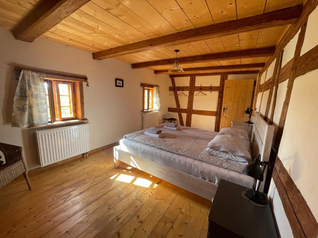 Postel nebo postele na pokoji v ubytování Izerski dom