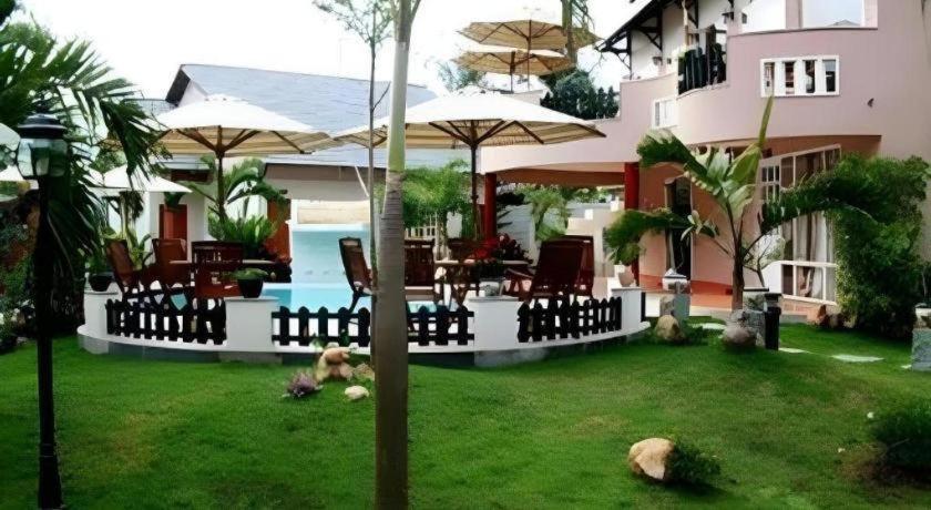 Zahrada ubytování Diamond Resort Bien Hoa