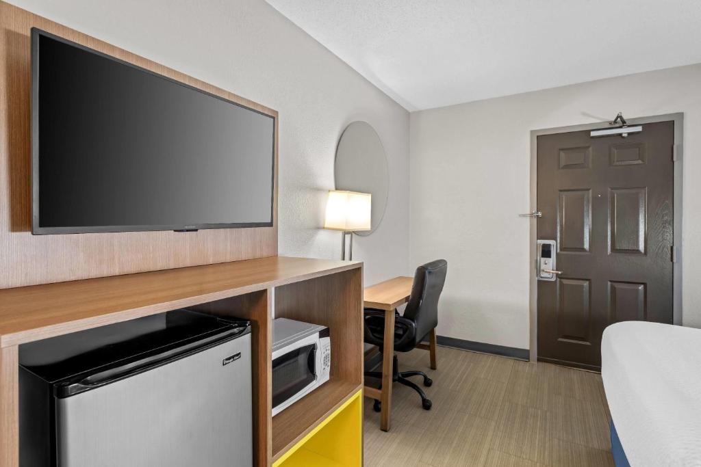 Days Inn by Wyndham Chattanooga/Hamilton Place photo