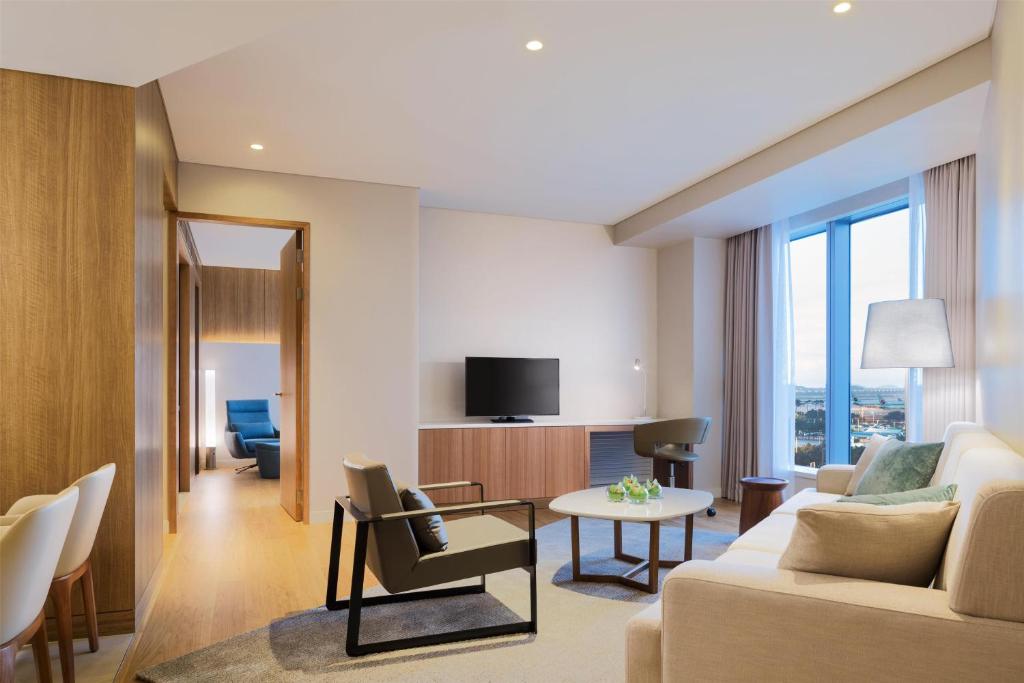 TV a/nebo společenská místnost v ubytování Grand Hyatt Incheon