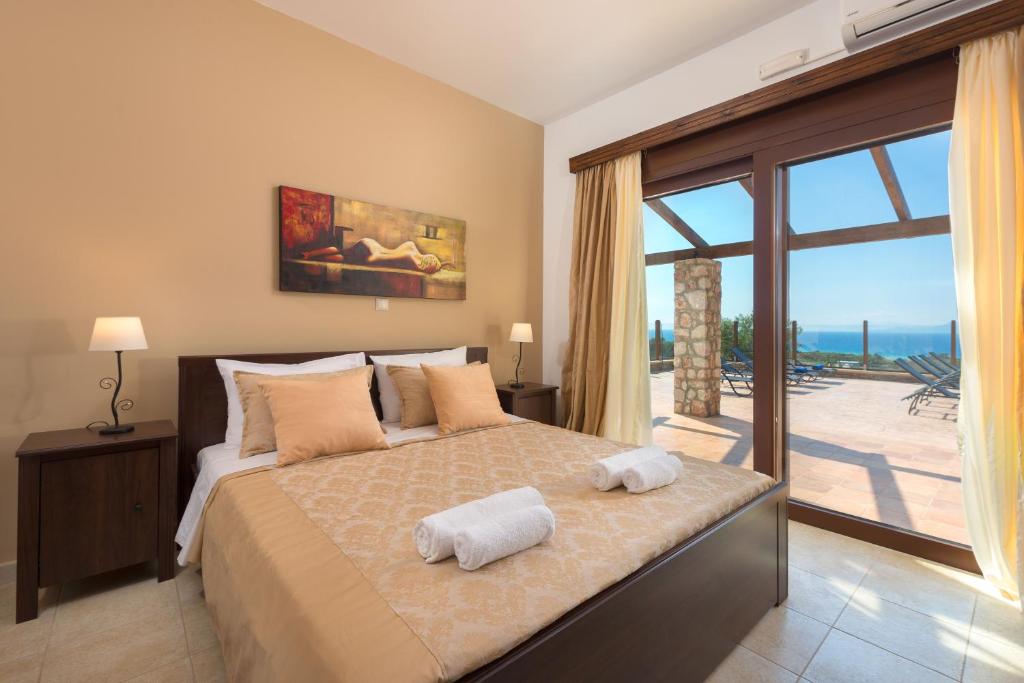 A bed or beds in a room at Butterfly Villa with stunning Sea and Valley Views