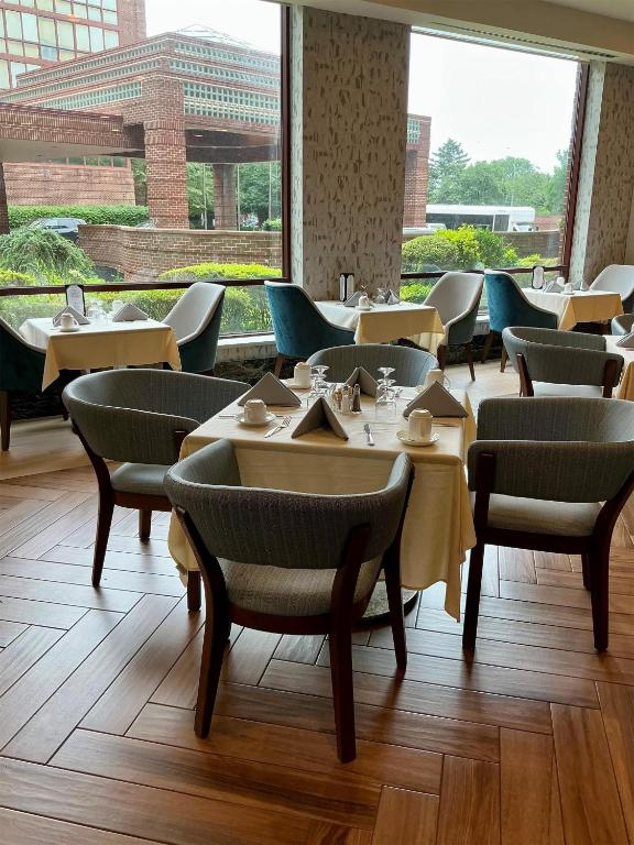 Posezení v ubytování DoubleTree by Hilton New York-LaGuardia