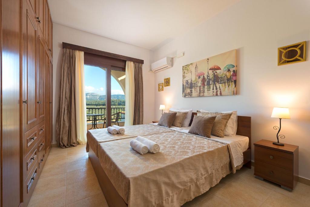 A bed or beds in a room at Butterfly Villa with stunning Sea and Valley Views