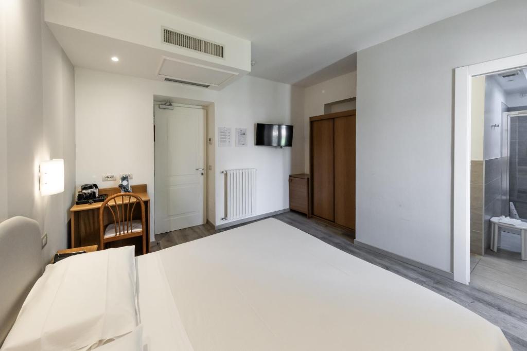 Postel nebo postele na pokoji v ubytování Hotel Beau Rivage