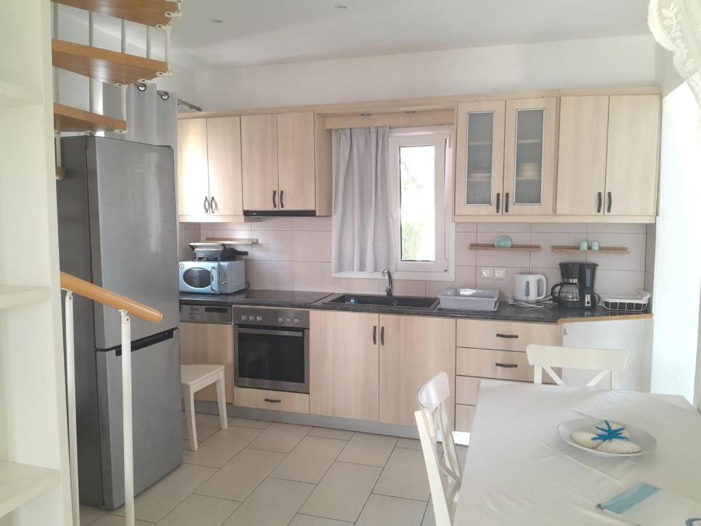 Kuchnia lub aneks kuchenny w obiekcie Sea paradise villas - Seaside & private jacuzzi