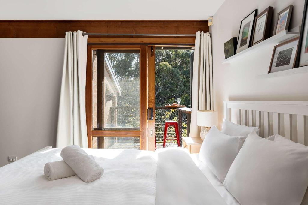 En eller flere senge i et værelse på Blue Mist Hideaway