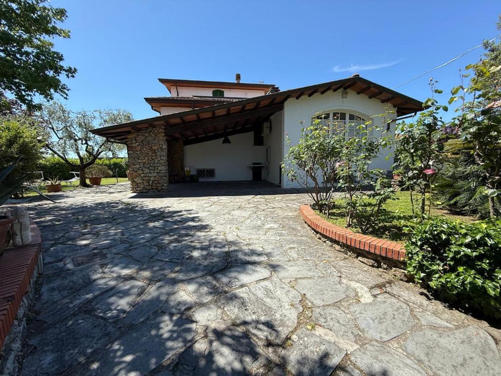 a house with a stone driveway in front of it at Villa Dolce Vita - Luxury in Nicola