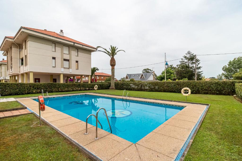 Bazén v ubytování Apartamento La Ribera nebo v jeho okolí