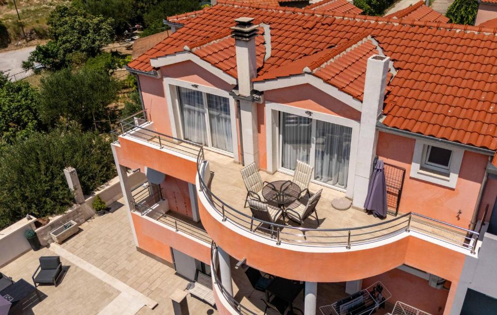 Balkón alebo terasa v ubytovaní 3 Bedroom Beautiful Apartment In Solin
