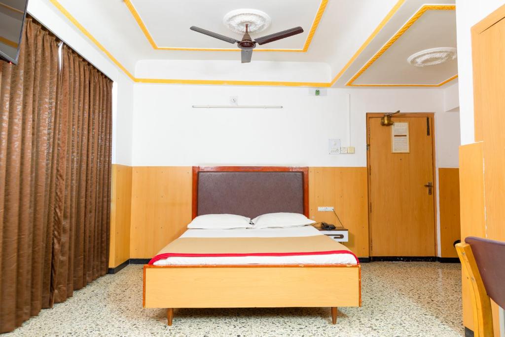 Postel nebo postele na pokoji v ubytování Hotel Srilakshmi