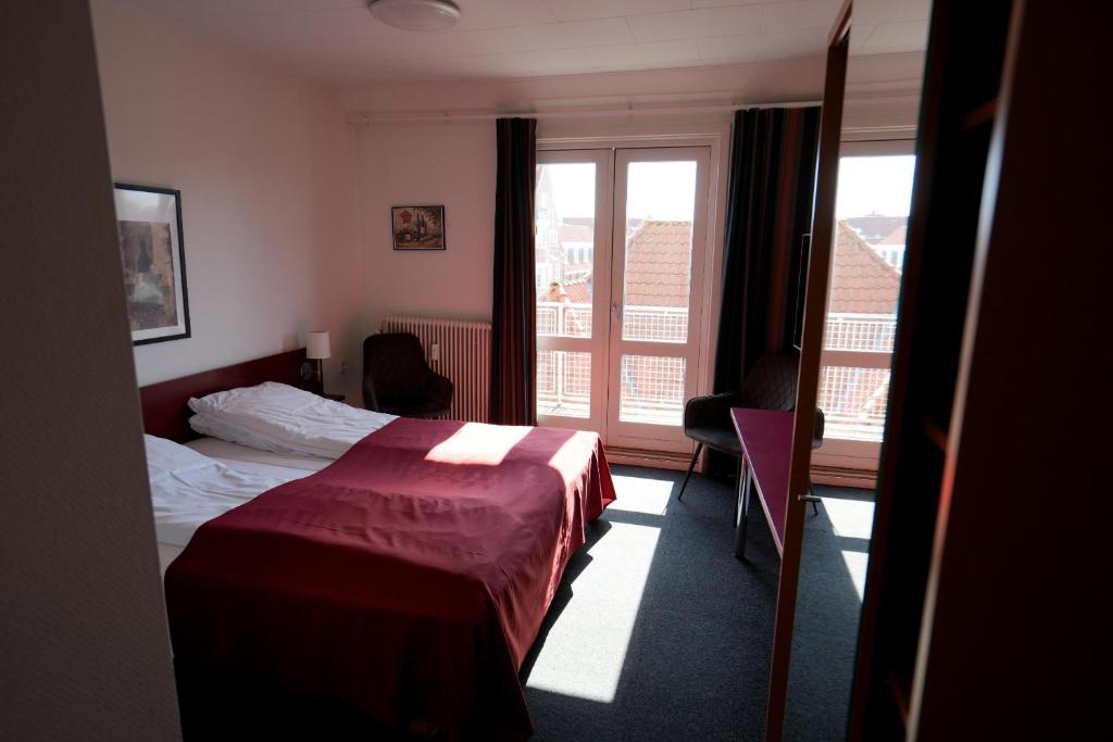 Postel nebo postele na pokoji v ubytování Hotel Ringkøbing