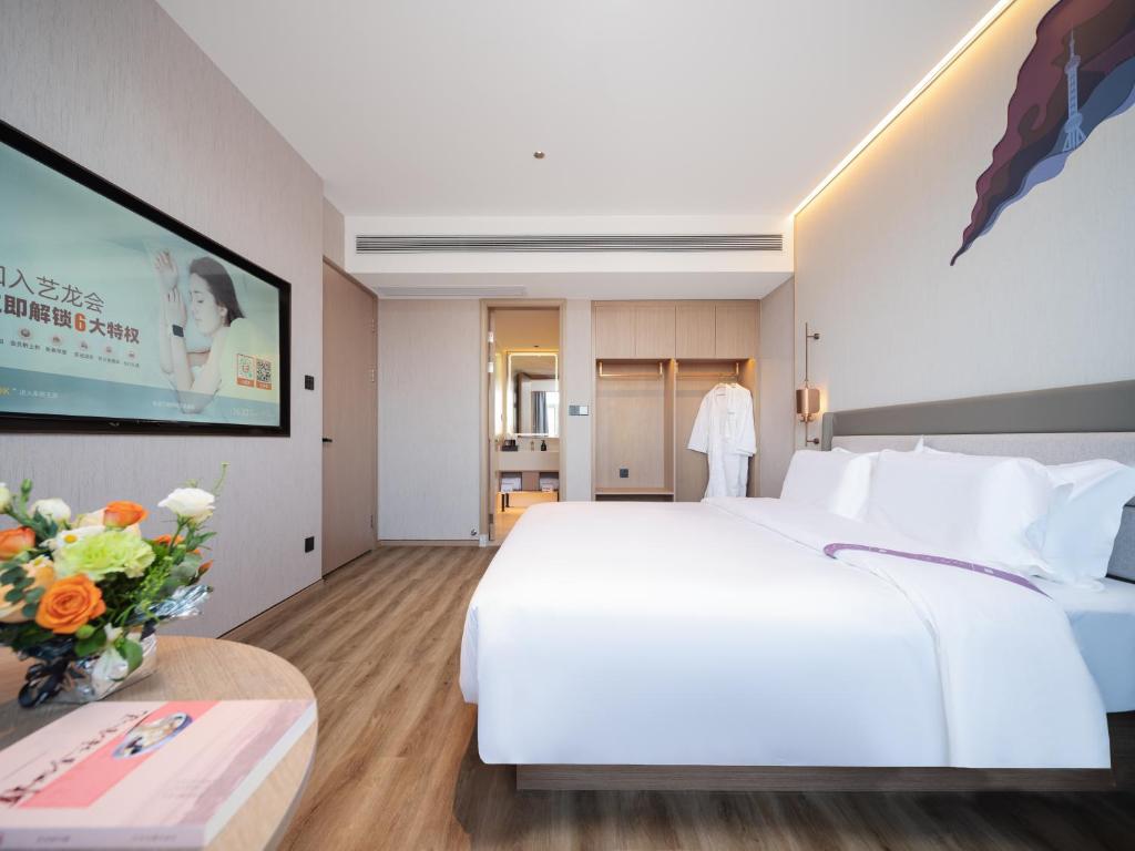 Postel nebo postele na pokoji v ubytování Elong Hotel City Hall Branch