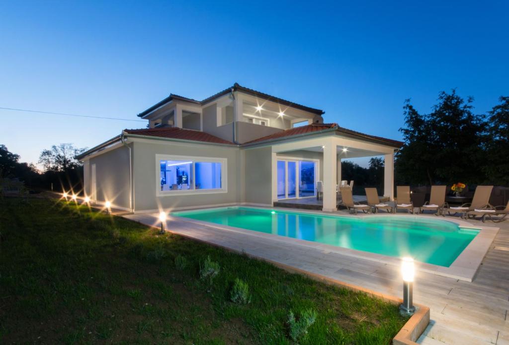 Bazén v ubytování Villa Inka, an exquisitely crafted Villa boasting a private pool nebo v jeho okolí