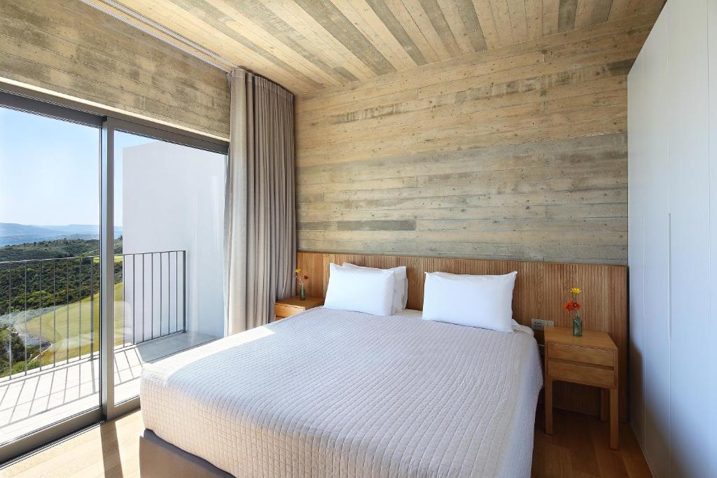 Postel nebo postele na pokoji v ubytování Minthis Resort