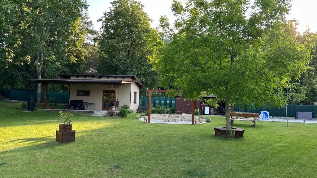 Zahrada ubytování Táborisko Bojnice - place for camping