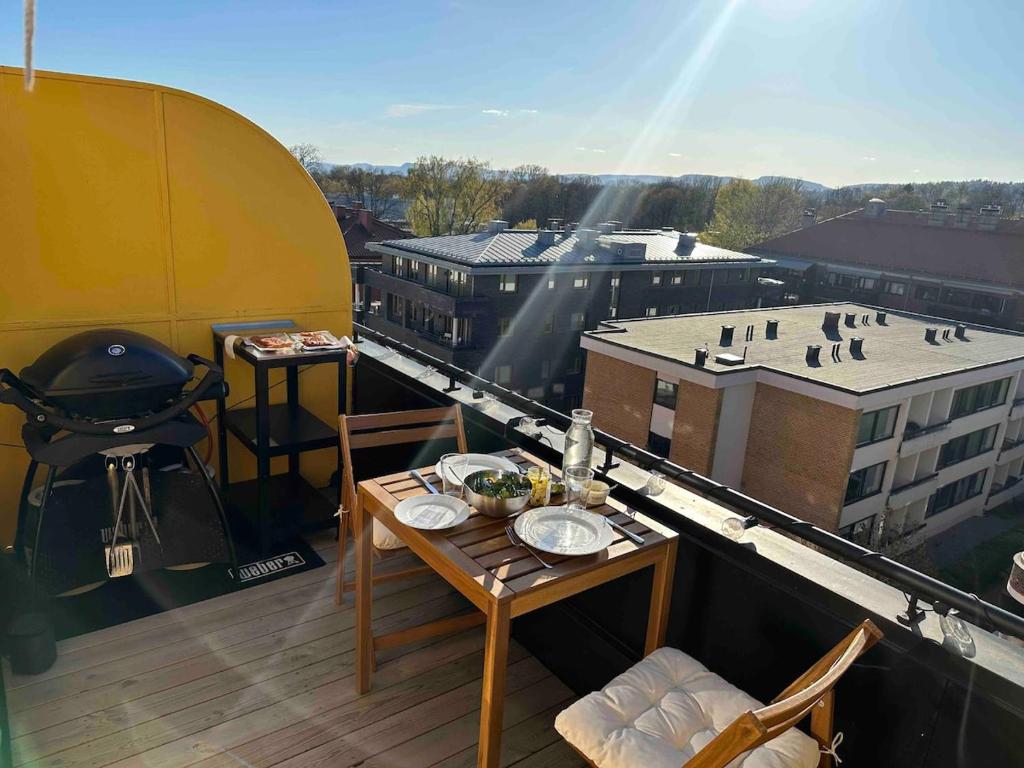 Rooftop apartment with sunny balcony & work desk, Oslo (updated prices ... - Spacious Apartment With Rooftop Balcony In Oslo