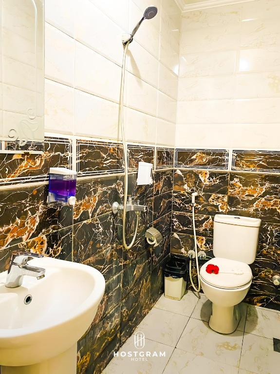 Koupelna v ubytování Hostgram Downtown Hotel & Suites
