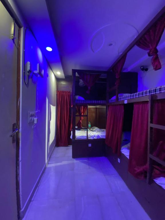 Ένα ή περισσότερα κρεβάτια σε δωμάτιο στο Cozy Inn Hostel