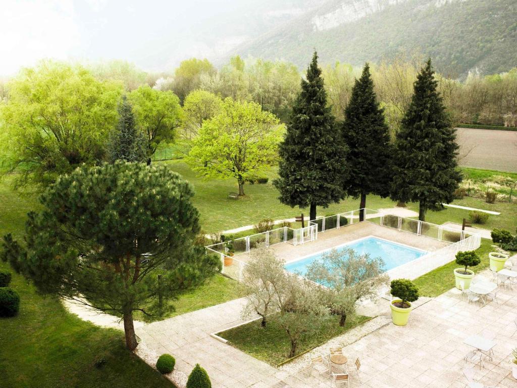 Bazén v ubytování Novotel Grenoble Nord Voreppe nebo v jeho okolí