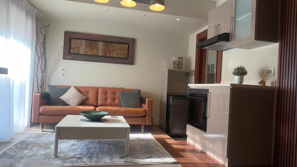 Kuchyň nebo kuchyňský kout v ubytování Guest suite in Beverly Hills Sodic