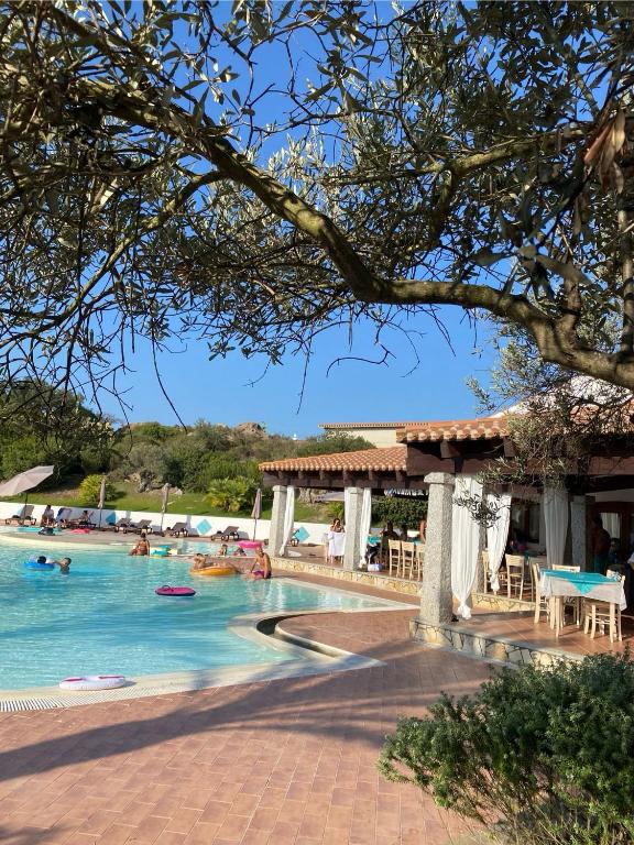 Bazén v ubytování Le Rocce Antiche Hotel Resort nebo v jeho okolí
