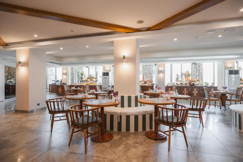 Restaurace v ubytování Marti La Perla - Adult Only+16