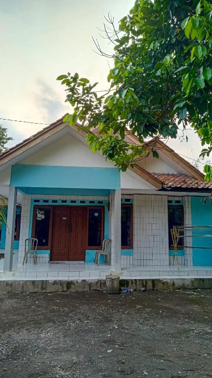 El edificio en el que está la casa vacacional