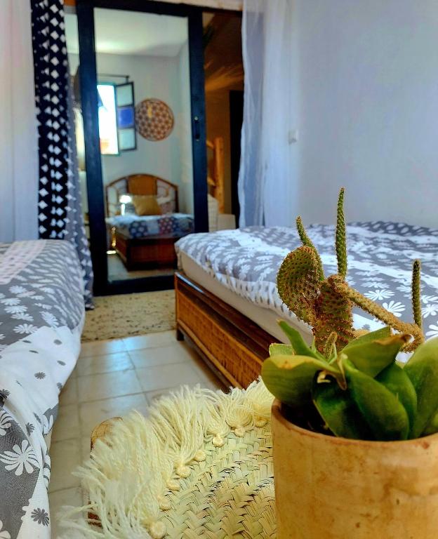 Postel nebo postele na pokoji v ubytování Moroccan Boho Surf House