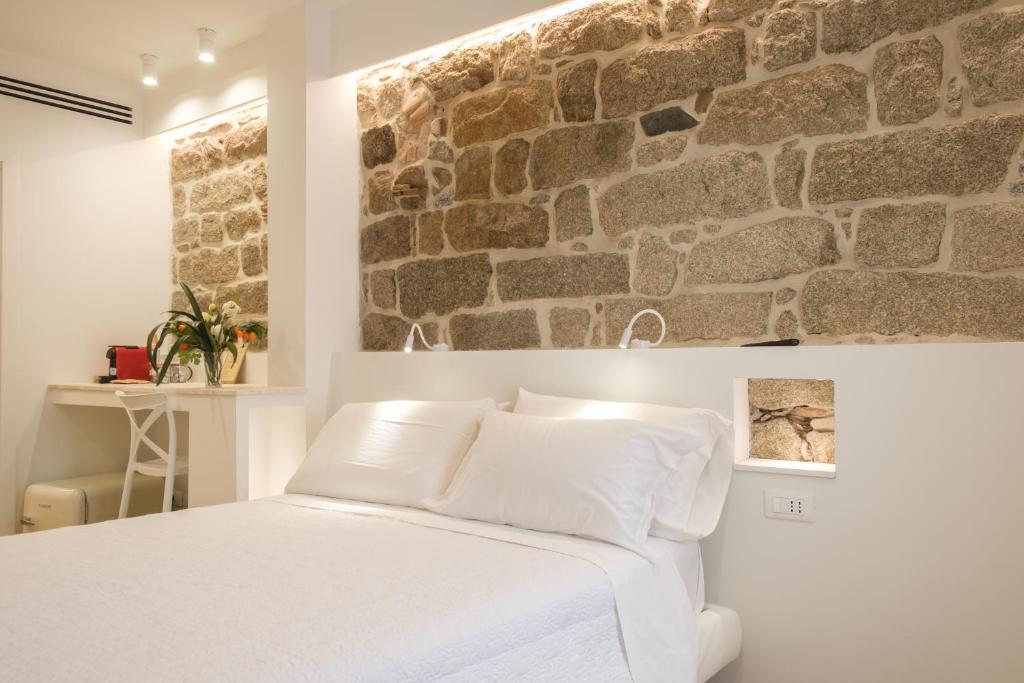 En eller flere senge i et værelse på Emma's Downtown - Eco Design Rooms