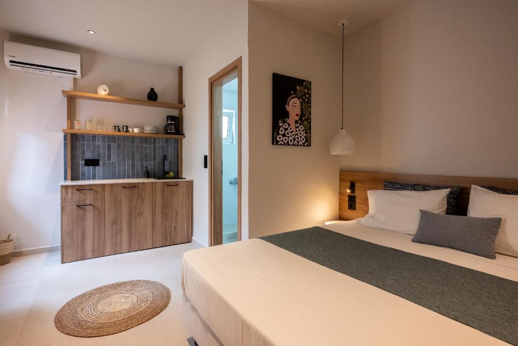 Postel nebo postele na pokoji v ubytování Psaras Apartments