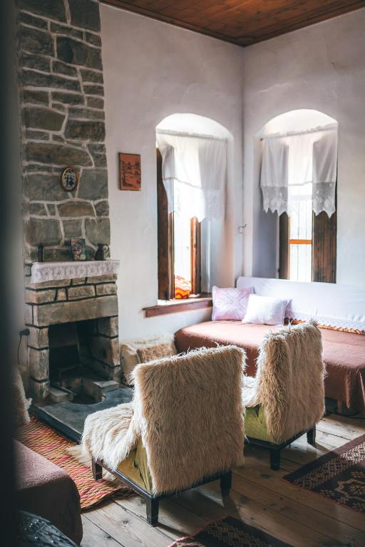 Зона вітальні в Traditional GuestHouse Permet