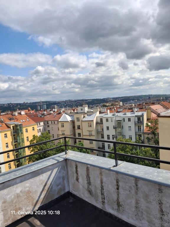 Balkón nebo terasa v ubytování Room in the Heights R1