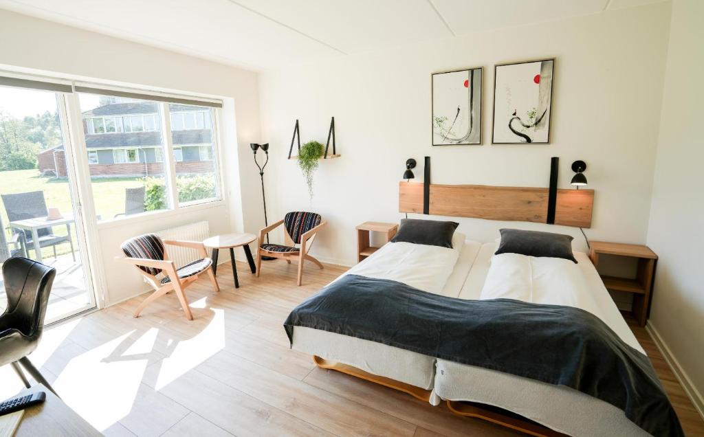 Ένα ή περισσότερα κρεβάτια σε δωμάτιο στο Hotel Vissenbjerg Storkro