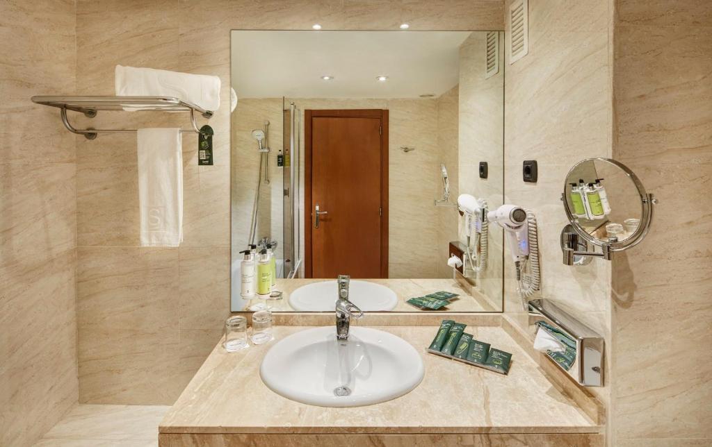 Koupelna v ubytování Sercotel Cornellà Barcelona