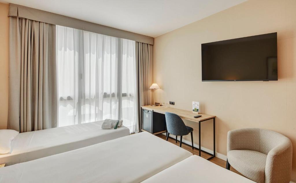Postel nebo postele na pokoji v ubytování Sercotel Cornellà Barcelona