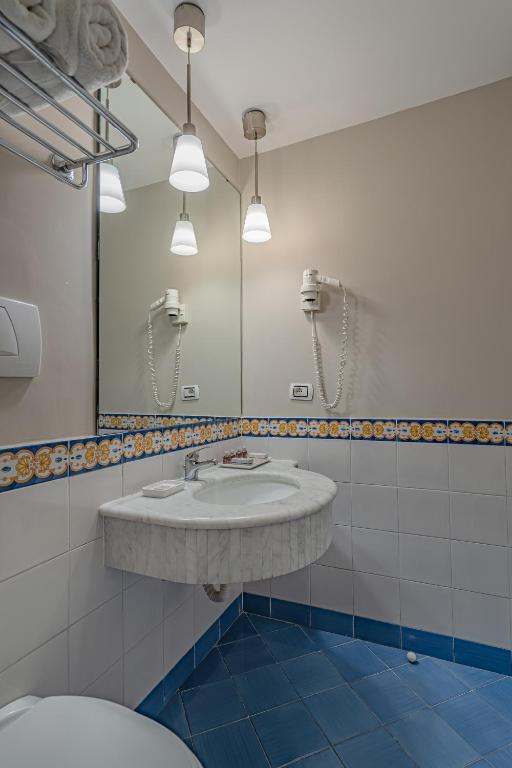 Koupelna v ubytování Hotel Capri