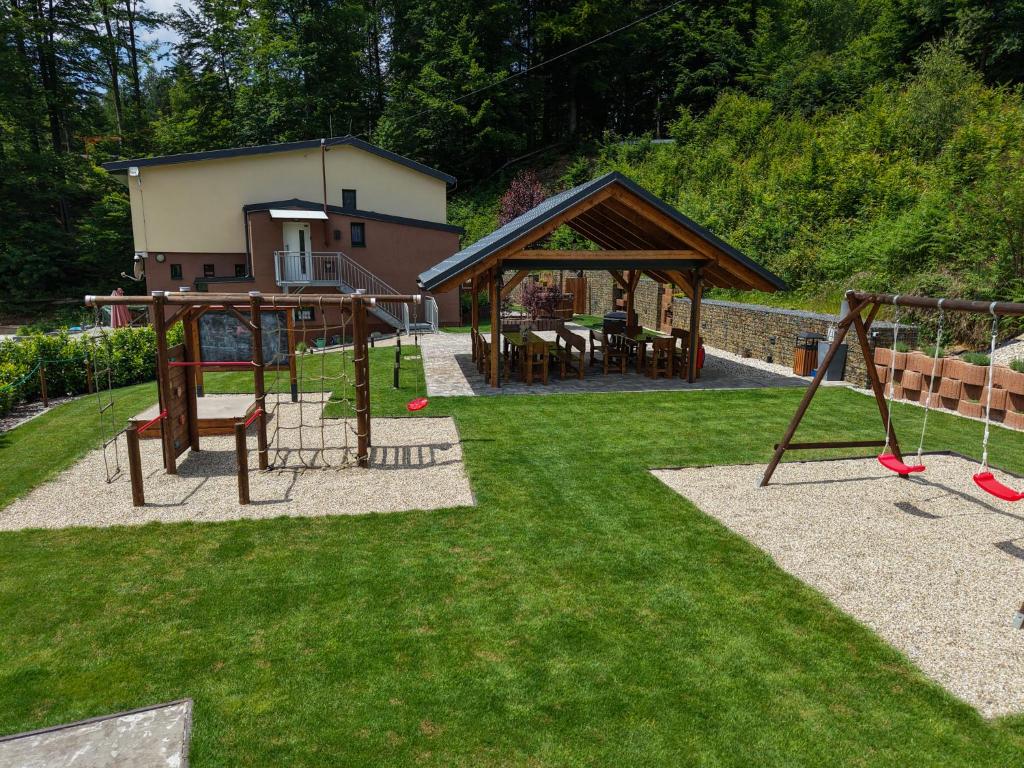 Area giochi per bambini di Chata U dědka