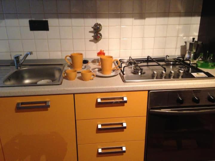 A kitchen or kitchenette at Toscana, La Terra Del Vino Sharon House per Degustare il Chianti!