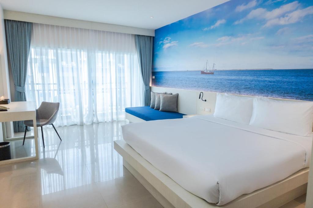 
Deluxe Renovated Pool View
