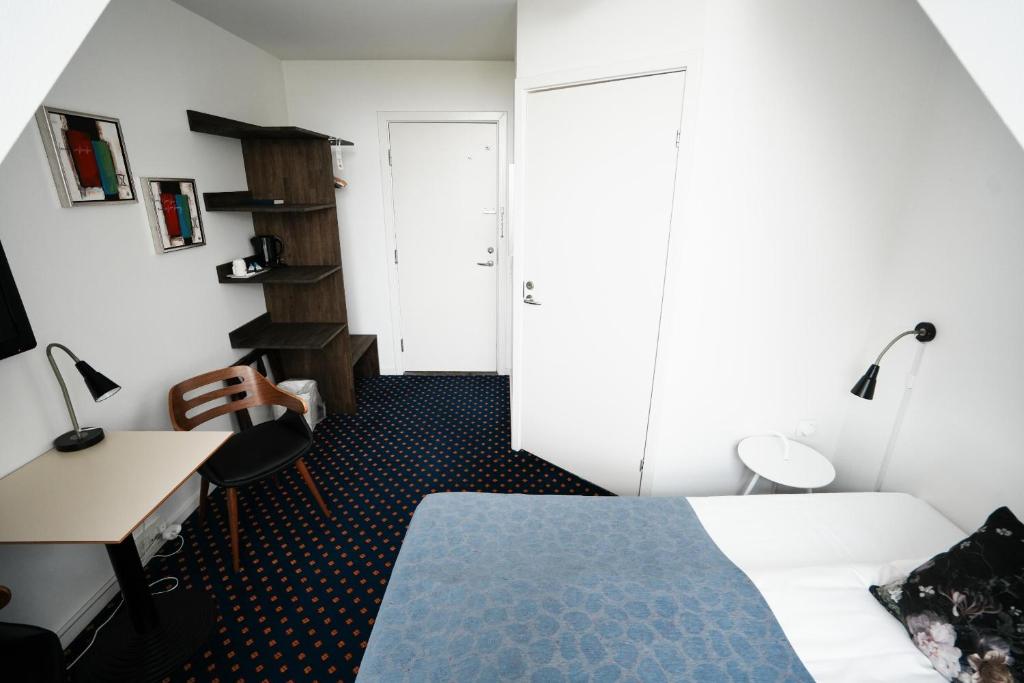 Postel nebo postele na pokoji v ubytování Hotel Aarslev Kro