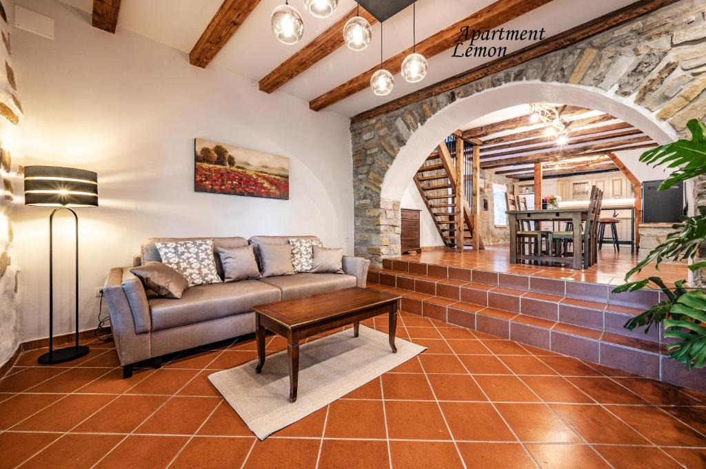 Istrian Stone House with big garden - Holiday Home