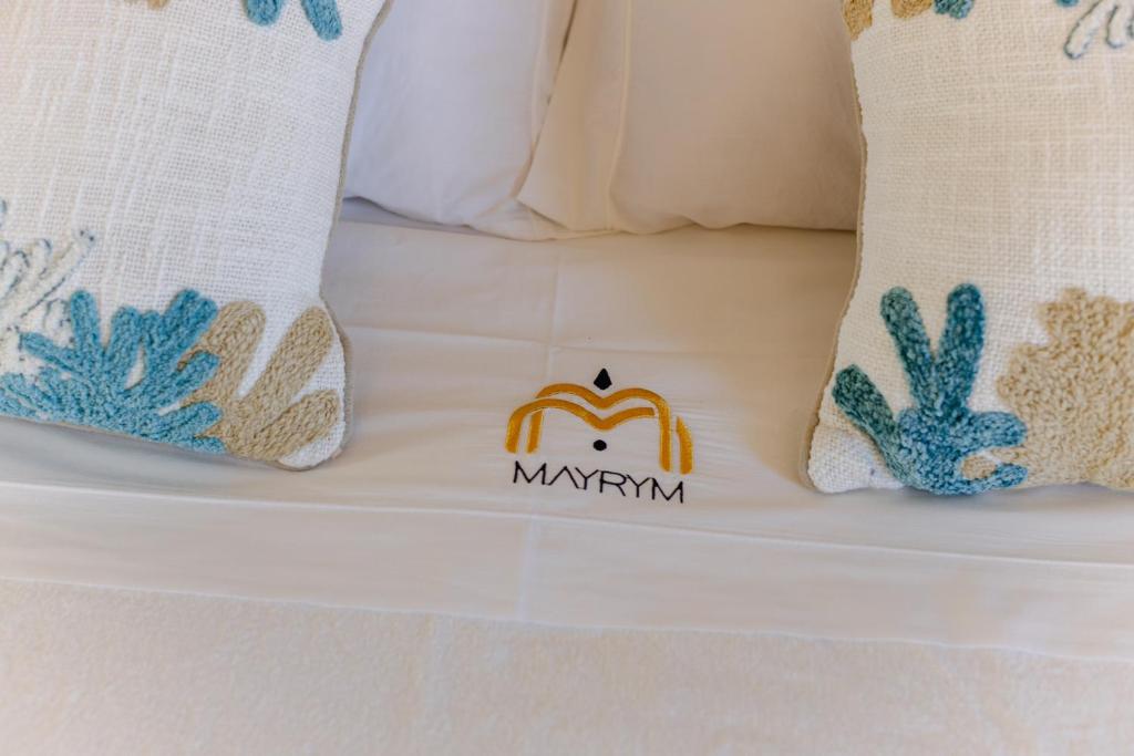 Postel nebo postele na pokoji v ubytování Mayrym Suite