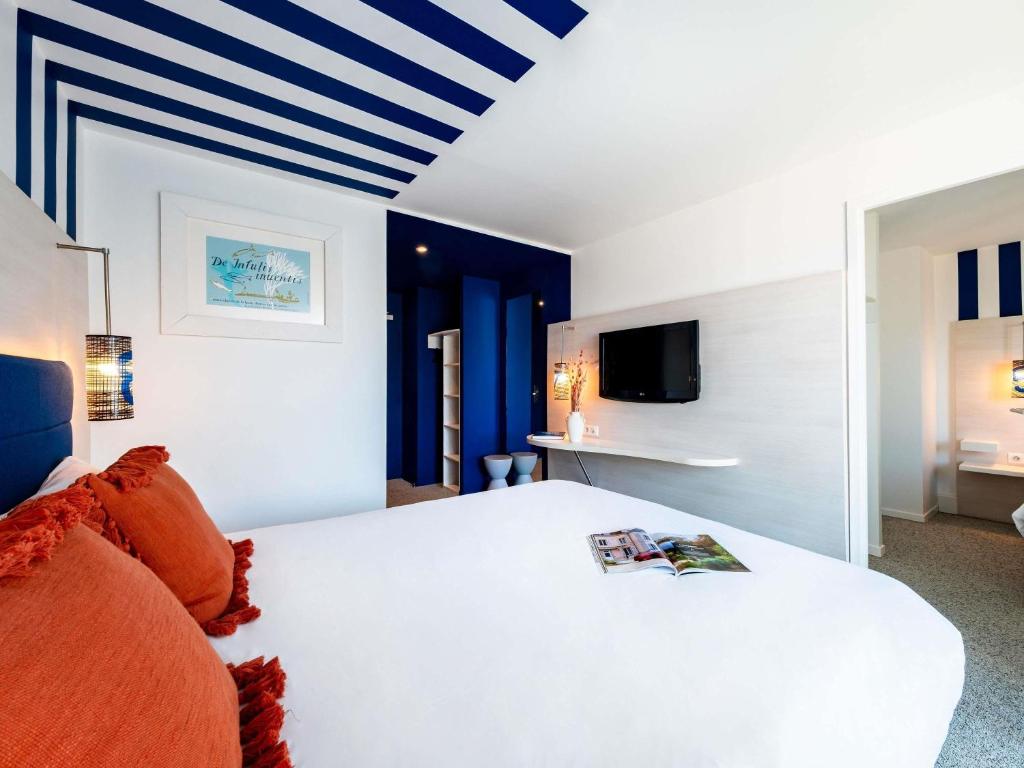 Postel nebo postele na pokoji v ubytování ibis Styles Quiberon Centre