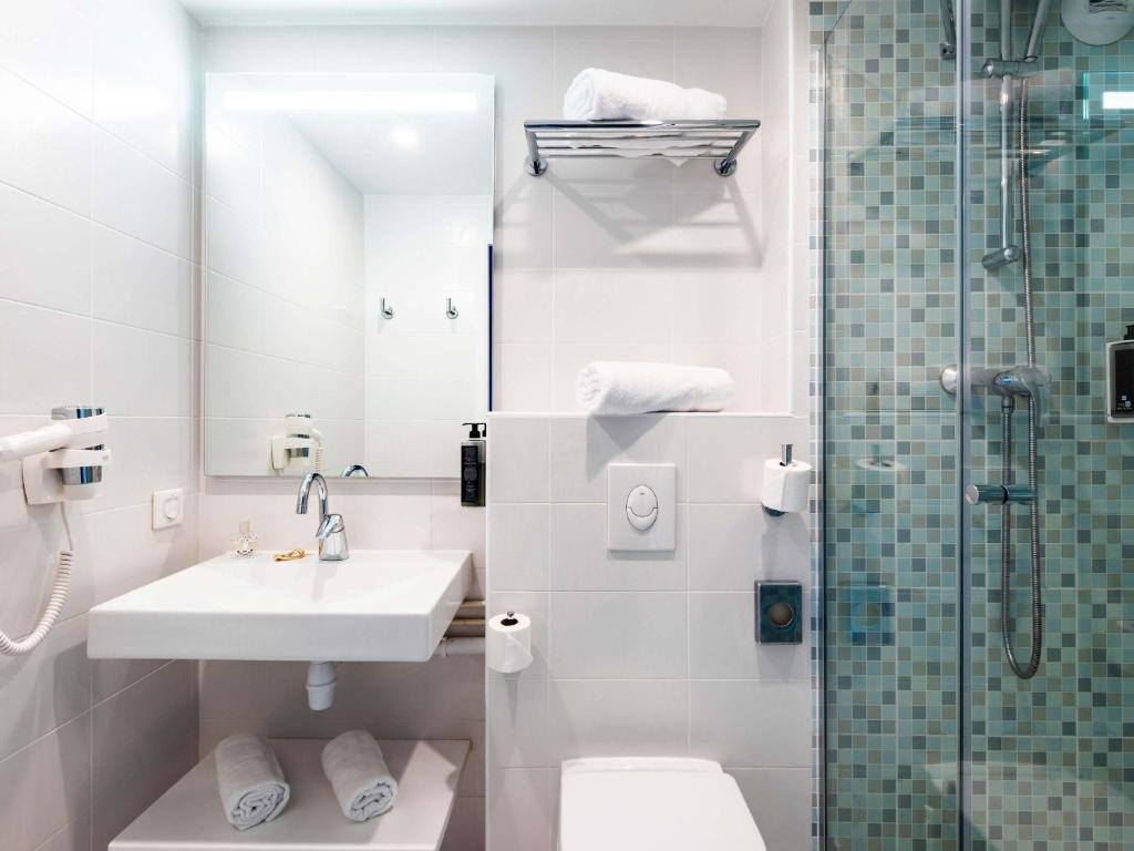 Koupelna v ubytování ibis Styles Quiberon Centre