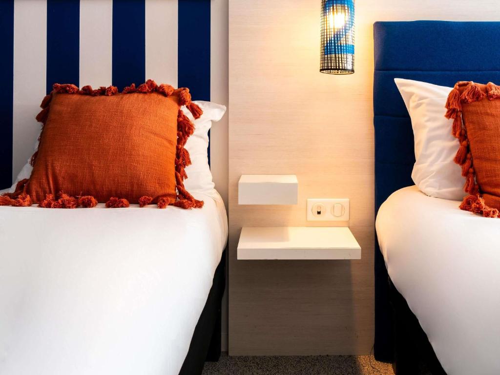 Postel nebo postele na pokoji v ubytování ibis Styles Quiberon Centre