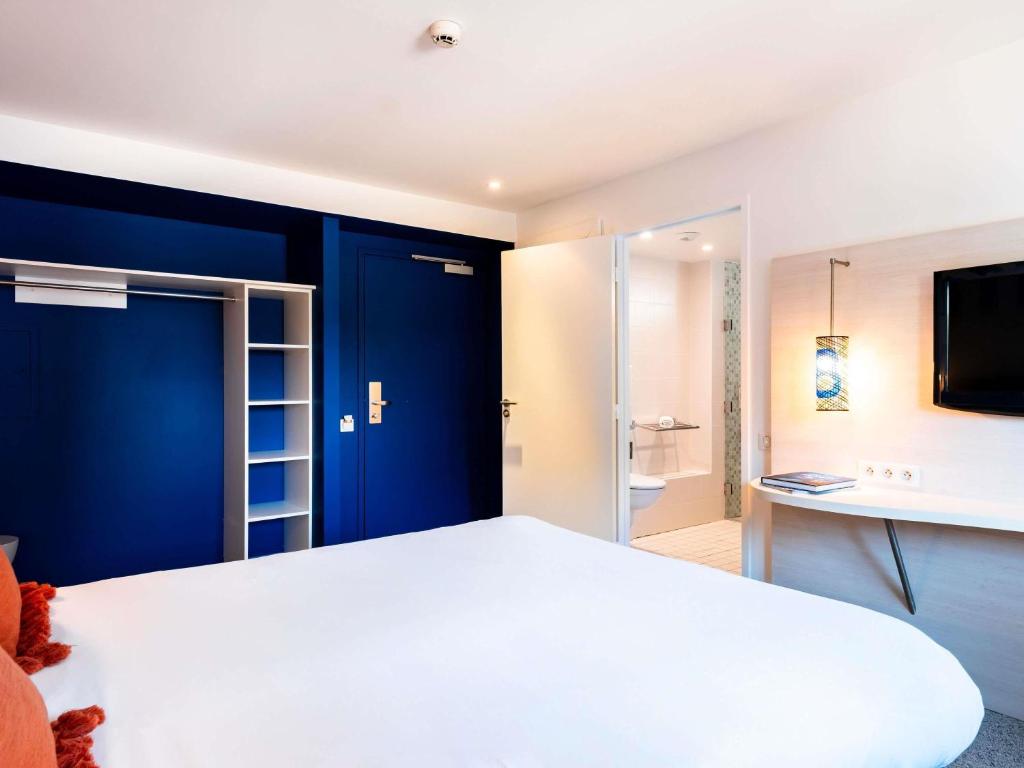 Postel nebo postele na pokoji v ubytování ibis Styles Quiberon Centre