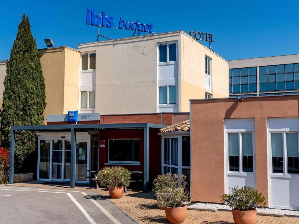 a building with a sign on top of it at ibis budget Aix en Provence in Aix-en-Provence