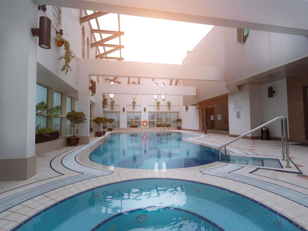 Sundlaugin á Grand Mercure Majlis Residences eða í nágrenninu