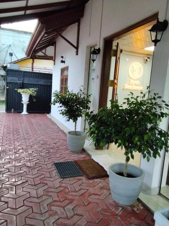 Exteriér nebo vchod ubytování Ryan Residence & Restaurant