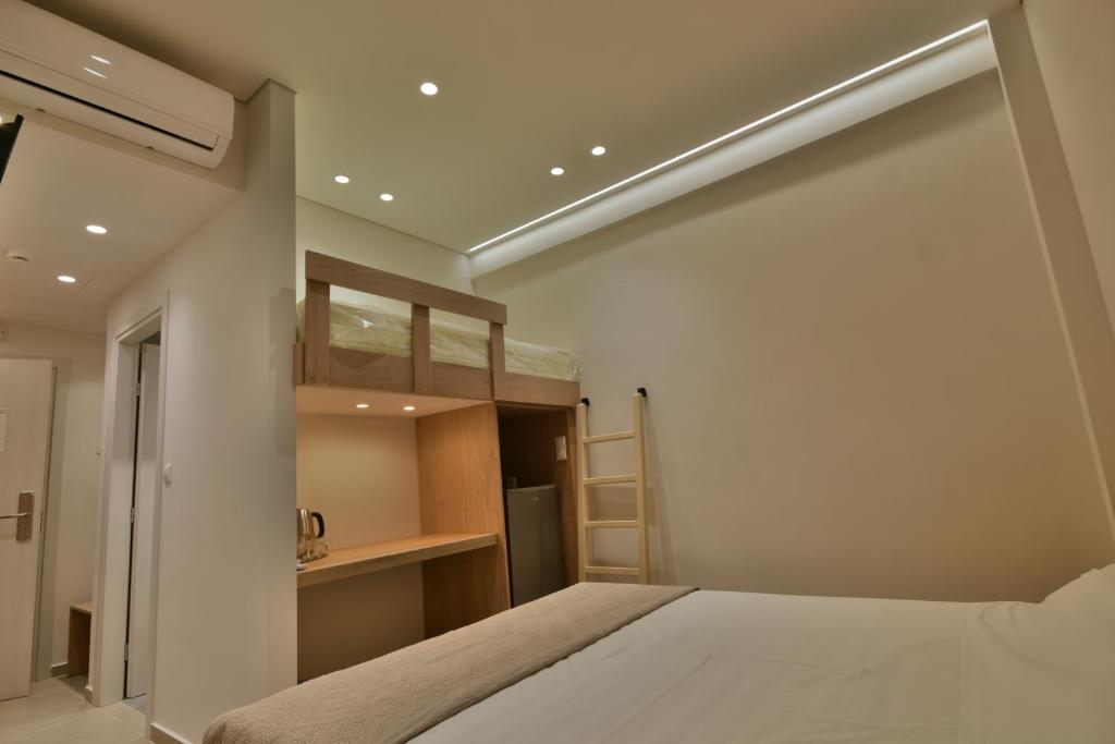 Postel nebo postele na pokoji v ubytování Oceanis Hotel Tyros